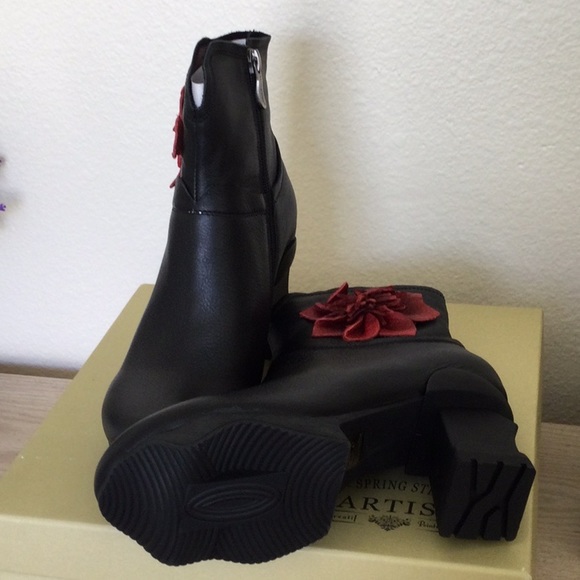 Lartiste Spring Step Black Leather Flower Boots new size 37(6.5-7) - Picture 4 of 5